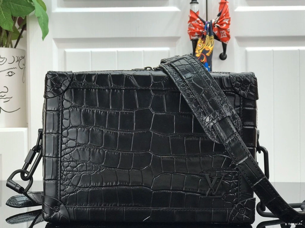 LOUIS SOFT VUITTON TRUNK 0410